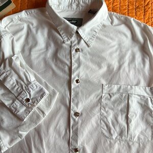 Wilke-Rodriguez men’s white long sleeve with artistic buttons szL